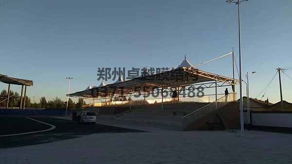 張家口張北高中操場膜結(jié)構(gòu)看臺(tái)完工照